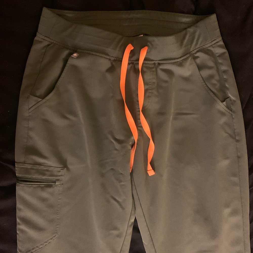 Medium FIGS jogger scrub pants Moss color
